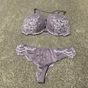 Push-up bra and underwear set